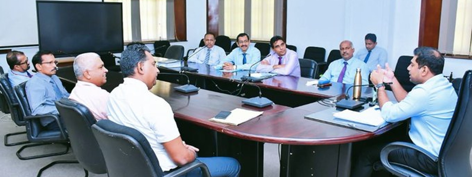 Minister meets CEB Engineers